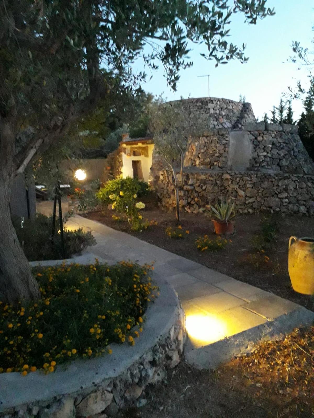 ガラトーネ Trullo Salento Bed & Breakfast エクステリア 写真